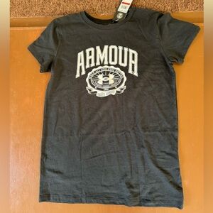 Women’s Under Armour Collegiate Crest short sleeve tshirt. XS. NWT